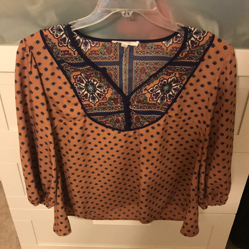 Quarter sleeve blouse